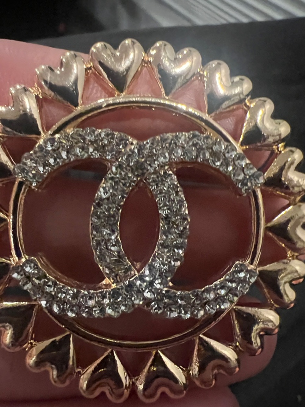 CHANEL Gold-Tone Crystal Double C Heart-Edged Circle Brooch - Picture 10 of 12